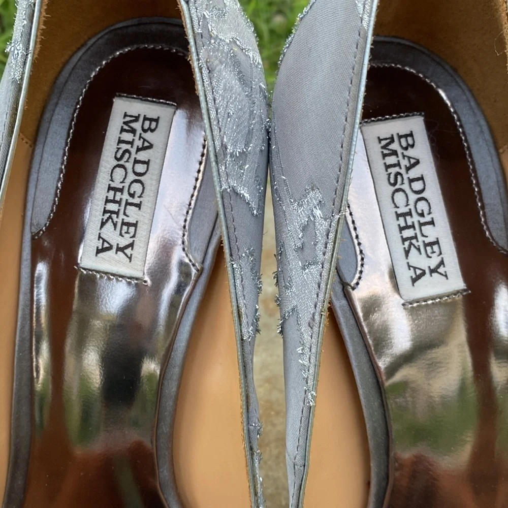 Badgley Mischka stiletto heels silver textile metallic 5” formal peep toe